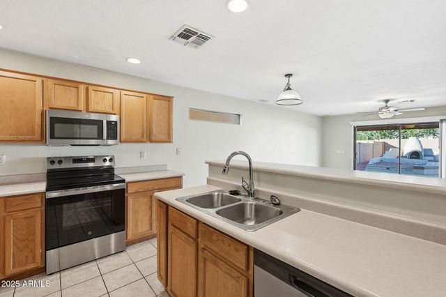 6782 W ROWEL Road, Peoria, AZ 85383