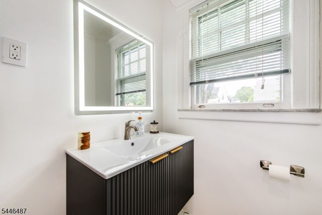 786 Lake St, Newark City, NJ 07104