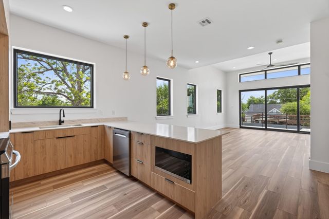 6824 Sidney Street B, Houston, TX 77021