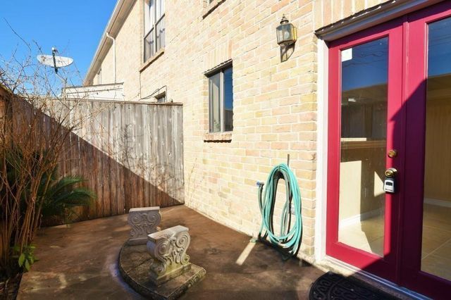 2120 Wilcrest Drive 113, Houston, TX 77042