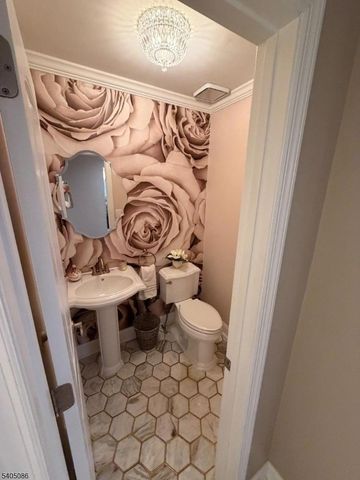 252 Crescenzi Ct, West Orange Twp., NJ 07052