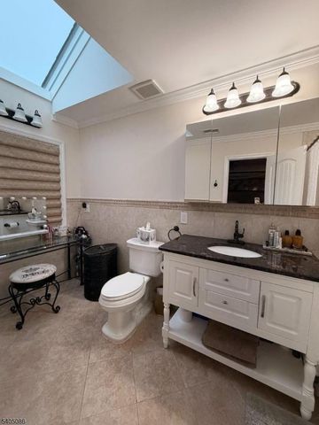 252 Crescenzi Ct, West Orange Twp., NJ 07052