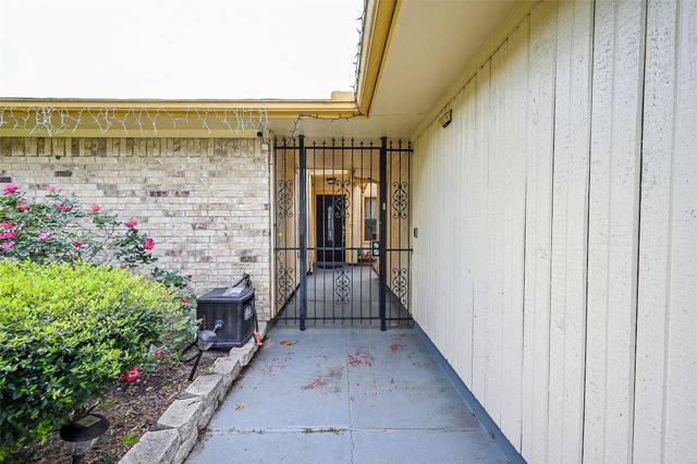 14431 Royal Hill Drive, Houston, TX 77083