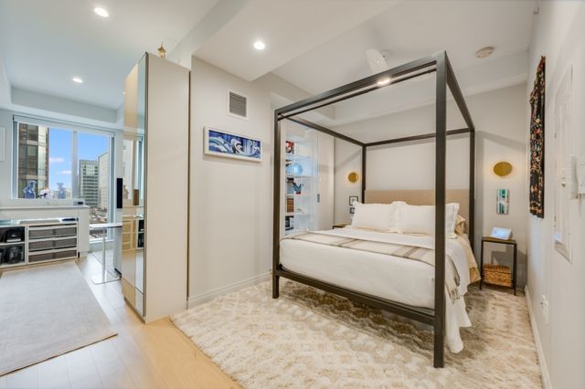 135 Seaport Blvd UNIT 818, Boston, MA 02210