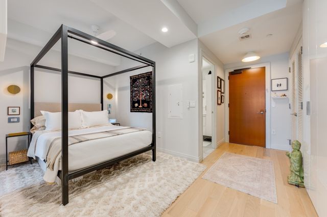 135 Seaport Blvd UNIT 818, Boston, MA 02210