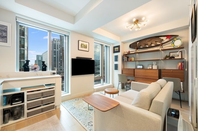 135 Seaport Blvd UNIT 818, Boston, MA 02210