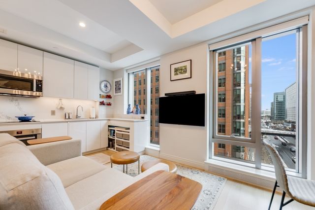 135 Seaport Blvd UNIT 818, Boston, MA 02210