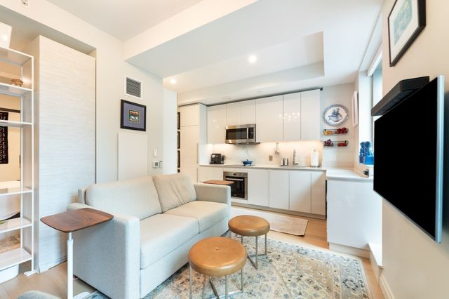 135 Seaport Blvd UNIT 818, Boston, MA 02210