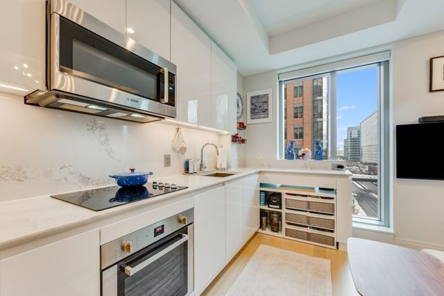 135 Seaport Blvd UNIT 818, Boston, MA 02210