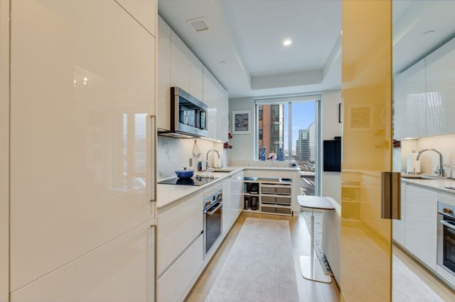 135 Seaport Blvd UNIT 818, Boston, MA 02210