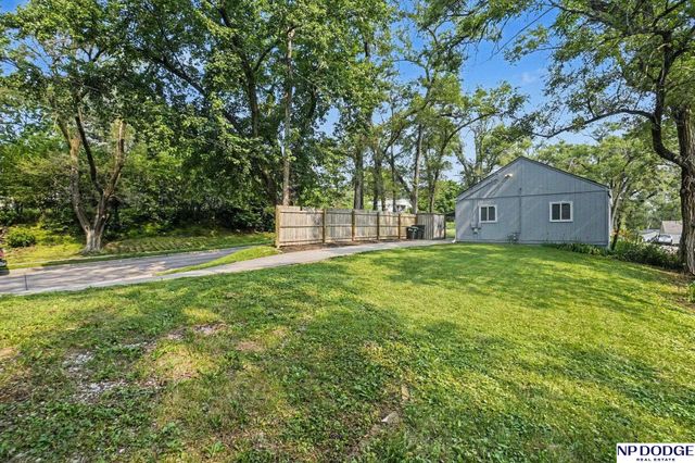 6795 Seward Street, Omaha, NE 68104