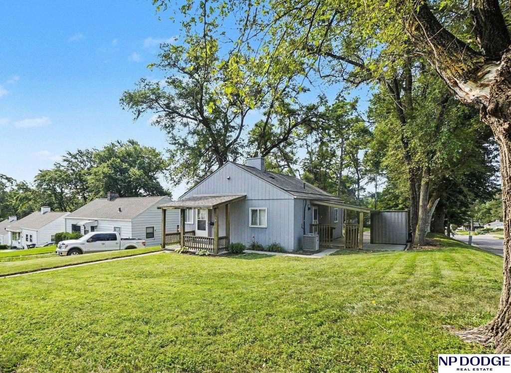 6795 Seward Street, Omaha, NE 68104