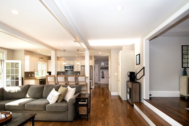22 Spring St, Cohasset, MA 02025
