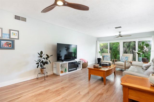 10152 REGAL DRIVE, Largo, FL 33774