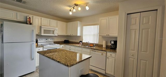 195 MINNIEHAHA CIRCLE, Haines City, FL 33844