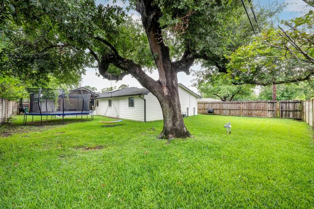 6735 Grovewood Lane, Houston, TX 77008