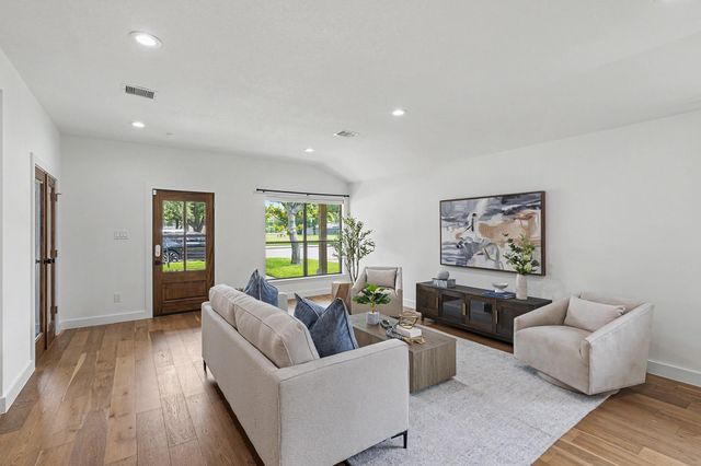6735 Grovewood Lane, Houston, TX 77008