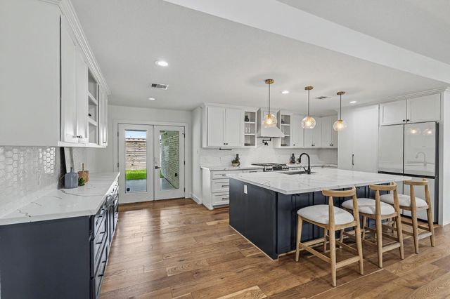 6735 Grovewood Lane, Houston, TX 77008