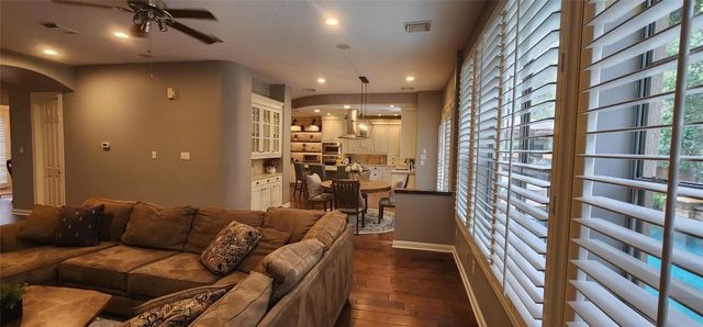 66 W Mirror Ridge Circle, The Woodlands, TX 77382