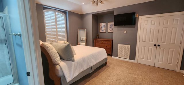 66 W Mirror Ridge Circle, The Woodlands, TX 77382