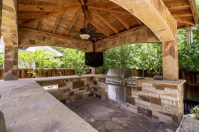 66 W Mirror Ridge Circle, The Woodlands, TX 77382