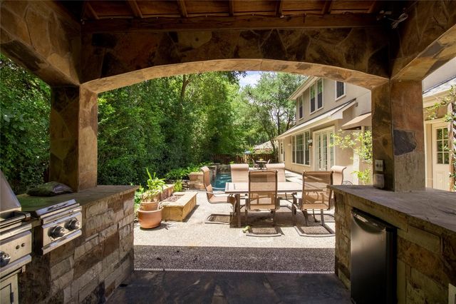 66 W Mirror Ridge Circle, The Woodlands, TX 77382