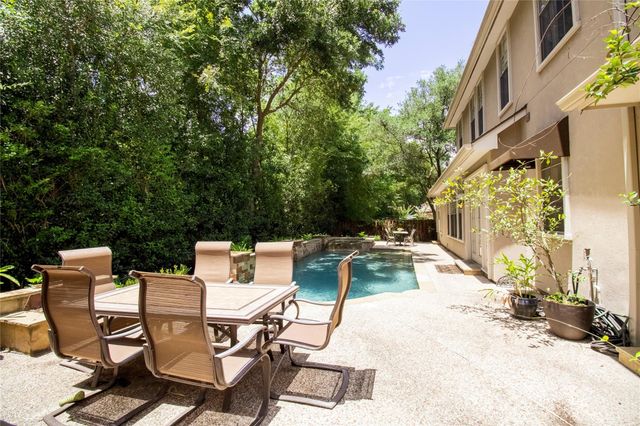 66 W Mirror Ridge Circle, The Woodlands, TX 77382