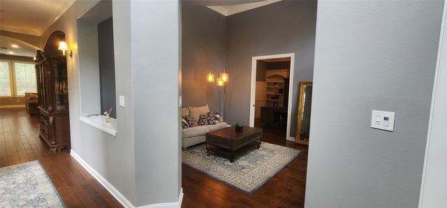 66 W Mirror Ridge Circle, The Woodlands, TX 77382