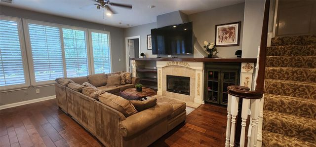 66 W Mirror Ridge Circle, The Woodlands, TX 77382