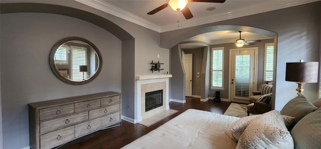 66 W Mirror Ridge Circle, The Woodlands, TX 77382