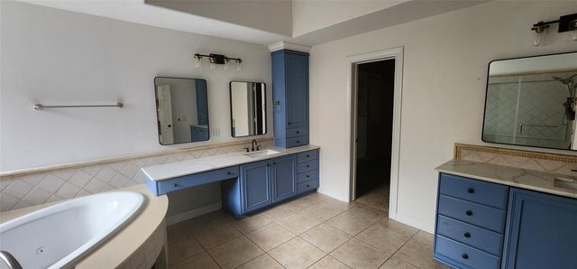 66 W Mirror Ridge Circle, The Woodlands, TX 77382