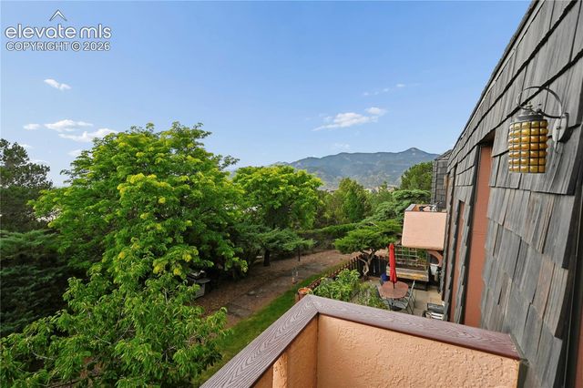 2927 Mesa Road C, Colorado Springs, CO 80904