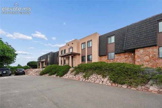 2927 Mesa Road C, Colorado Springs, CO 80904