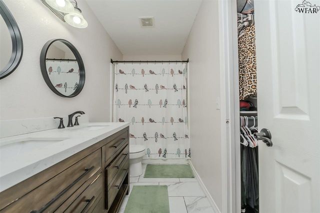 125 STONEBRIDGE STREET, Burkburnett, TX 76354