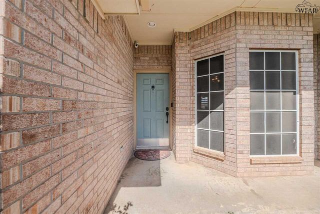 125 STONEBRIDGE STREET, Burkburnett, TX 76354