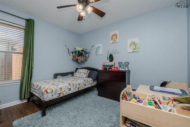 125 STONEBRIDGE STREET, Burkburnett, TX 76354