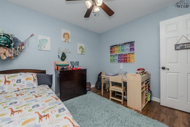 125 STONEBRIDGE STREET, Burkburnett, TX 76354