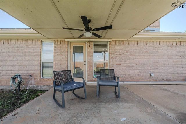 125 STONEBRIDGE STREET, Burkburnett, TX 76354