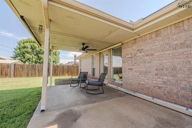 125 STONEBRIDGE STREET, Burkburnett, TX 76354