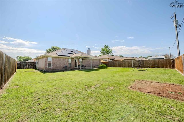 125 STONEBRIDGE STREET, Burkburnett, TX 76354