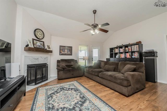 125 STONEBRIDGE STREET, Burkburnett, TX 76354