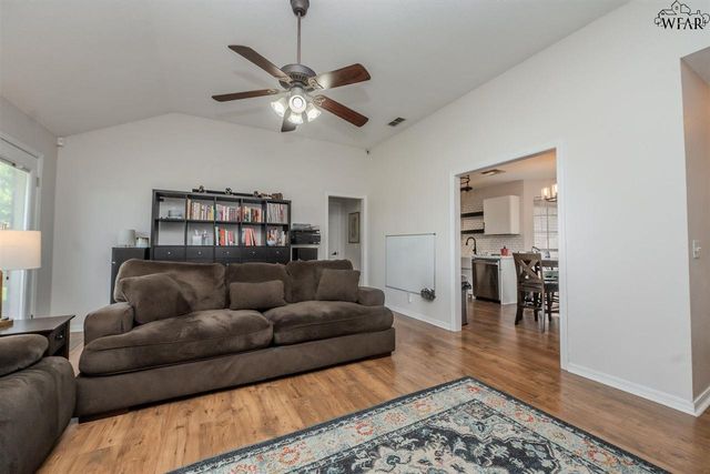 125 STONEBRIDGE STREET, Burkburnett, TX 76354