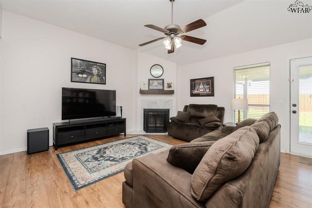 125 STONEBRIDGE STREET, Burkburnett, TX 76354