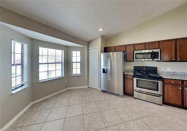 202 SW 16th TER, Cape Coral, FL 33991