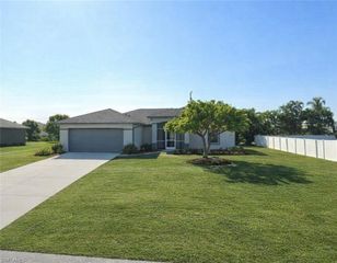 202 SW 16th TER, Cape Coral, FL 33991