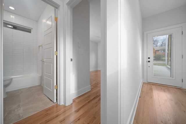 2118A Burns St, Nashville, TN 37216