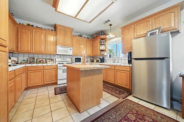 5939 Garner Pl, Valley Springs, CA 95252