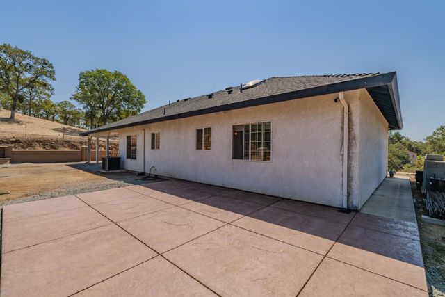 5939 Garner Pl, Valley Springs, CA 95252