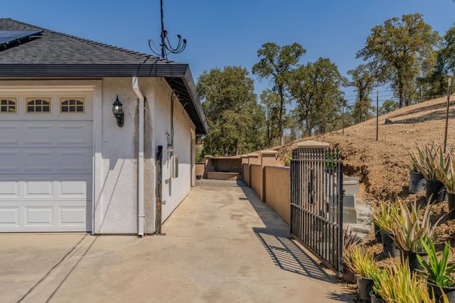 5939 Garner Pl, Valley Springs, CA 95252