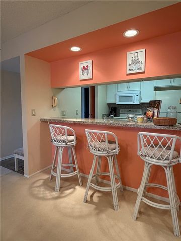 24 Plantation Drive 201, Vero Beach, FL 32966